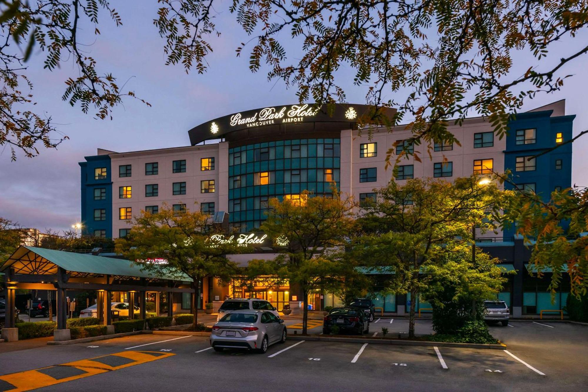 Grand Park Hotel Vancouver Airport, Ascend Hotel Collection Richmond Exterior photo